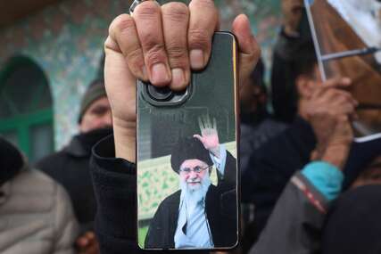 Iranski vrhovni vođa krivi SAD za smrtonosne proteste