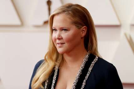 Amy Schumer pokazala kako izgleda bez šminke i filtera nakon što je izgubila 22 kilograma