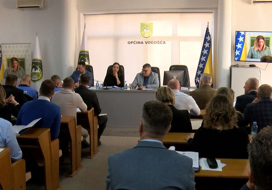 FOTO: DETALJ SA 14 REDOVNE SJEDNICE OPĆINSKOG VIJEĆA VOGOŠĆA/E. MURAČEVIĆ