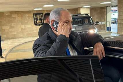 Šta krije izraelski premijer: Detalj na Netanyahuovom telefonu zapalio društvene mreže