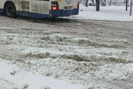 NEPOVOLJNI USLOVI ZA VOŽNJU Vozači, oprezno danas!