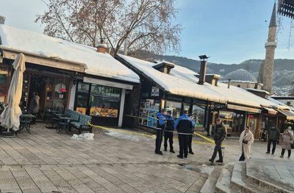 Incident na Baščaršiji: Dvoje pod policijskom kontrolom, treća osoba u bijegu