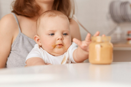 Otrov za pacove pronađen u hrani za bebe, hitno povlačenje iz prodavnica