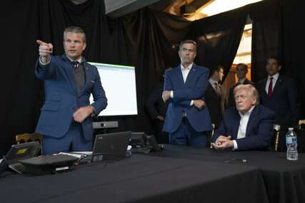 Pogledajte kako je Trump "uživao" dok je uživo pratio hapšenje Madura (FOTO)