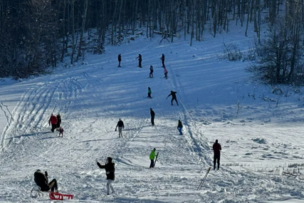 Otvorena ski-staza u Nevesinju gdje besplatno možete dobiti opremu i instruktora skijanja