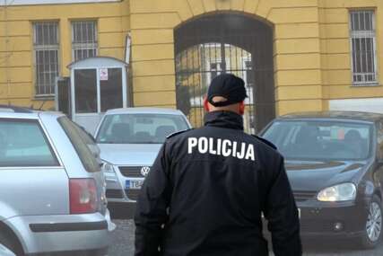 Pomahnitali vozač Golfa zbog parkinga napao pripadnike Vojne policije na Bistriku