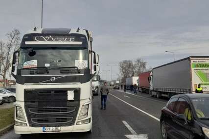 Prijevoznici iz BiH ne prekidaju protest, ostaju na granicama do ispunjenja zahtjeva: "Odluka EK za nas još nije rješenje problema"