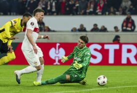 Demirović ušao u igru, pa zakucao loptu u mrežu! (VIDEO)