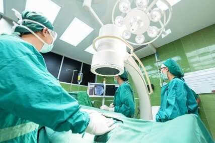 Prva transplantacija u UKC Tuzla u 2026. - Otac donirao organ sinu