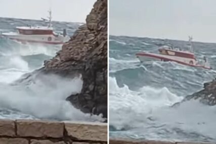 Pao tokom fotografisanja: Valovi povukli muškarca iz BiH ispod dubrovačkih zidina
