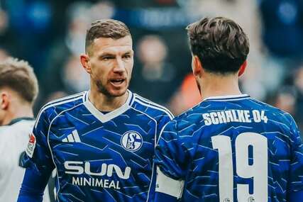 Džeko je ušao i vratio Schalke iz mrtvih: Dijamant pokazao koliko će pojačanje biti za tim iz Gelzenkirhena