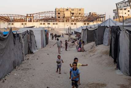Palestincima stižu luksuzni proizvodi, ne i materijal za obnovu: 'Ne želimo čokoladu, želimo cement'