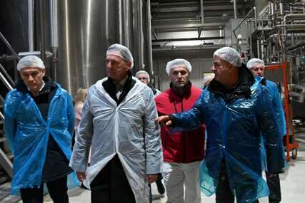 (FOTO) Ministar Hrnjić u Gradačcu posjetio pogon u izgradnji za preradu mlijeka u prahu
