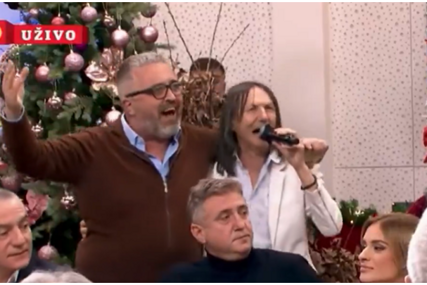 (VIDEO) Na četničkom derneku Brnabićki i Dačiću pjevao ubica 18-godišnjakinje