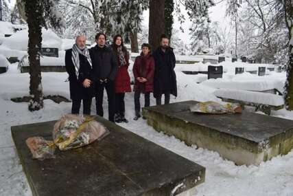 Obilježene 42 godine od smrti Ismeta Mujezinovića polaganjem cvijeća na Partizanskom groblju Trnovac