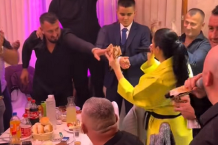 DA JE BAREM ZVUČALA KAKO TREBA... Sandžaklije ogorčene na ljude koji su davali ogroman bakšiš Jani u Novom Pazaru (VIDEO)