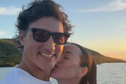Katy Perry objavila je novu fotografiju s Justinom Trudeauom, pozirali su na plaži