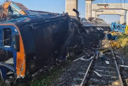 Tragedija na Tajlandu: Kran se srušio na voz u pokretu, najmanje 22 mrtvih!