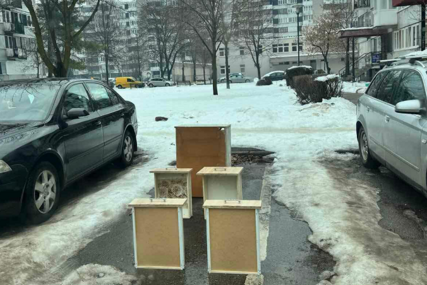 Srđan Srdić objavio zanimljivu situaciju na parkingu: Pogledajte kako komšija čuva mjesto za auto