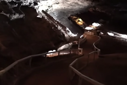 (VIDEO) Dječak ušao u mračnu pećinu i u njoj našao golemu rupu: Otkrio izgubljeni svijet
