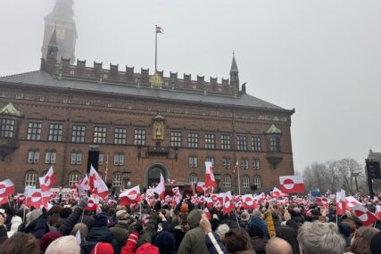EVROPA STRAHUJE OD RATA Hiljade Danaca i Grenlanđana protestuje protiv prijetnji SAD-a (FOTO)