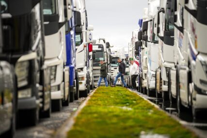 Blokada granice se nastavlja: Hiljade kamiona iz BiH i danas stoje prema EU