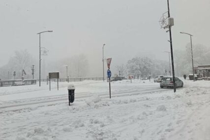 Tri osobe zadobile povrede u saobraćajnoj nezgodi kod Begovog Hana i prevezene u KBZ