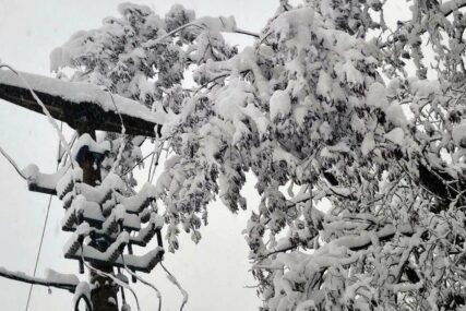 Nevrijeme u TK: Više od 22.000 kupaca bez struje, ekipe na terenu
