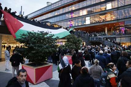 Stotine ljudi protestovale u Štokholmu zbog Gaze i Venecuele