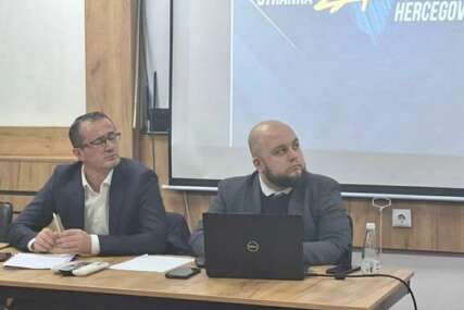 Raskol u Stranci za BiH u Tuzlanskom kantonu: Čak 14 delegata napustilo sjednicu prilikom izbora kantonalnog predsjednika