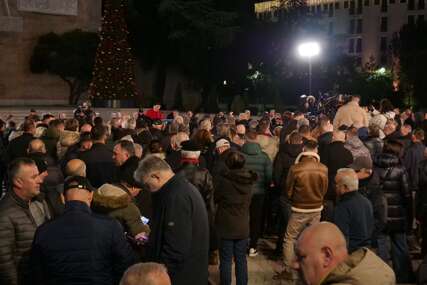 Tirana: Održan novi protest opozicije ispred Vlade Albanije