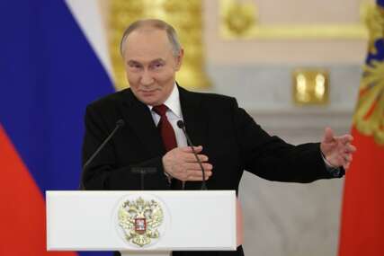 Putin kroz osmijeh o međunarodnoj napetosti: Jedno ime ipak ne pominje