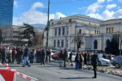 (FOTO) Šesti dan protesta u Sarajevu: Za danas je planiran i Plenum građana