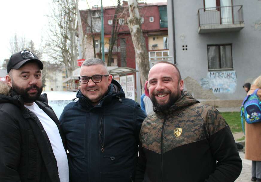 FOTO: ALIJA GLUHOVIĆ SA PRIJATELJIMA/E. MURAČEVIĆ