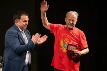 Emir Hadžihafizbegović nagrađen medaljonom Ivana Crnojevića u Kraljevskom pozorištu Zetski dom na Cetinju