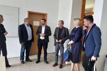 Prosvjetari i vlasti u USK-u u sporu zbog plata i pravilnika o napredovanju