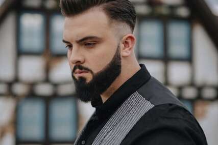 VIDEO Sadik Hasanović publici poklonio emotivnu baladu: "Zaborav" nikog ne ostavlja ravnodušnim