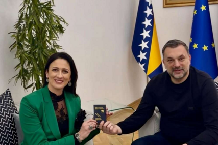 Sportskoj delegatkinji Arijani Jašarević Vojić uručen diplomatski pasoš BiH