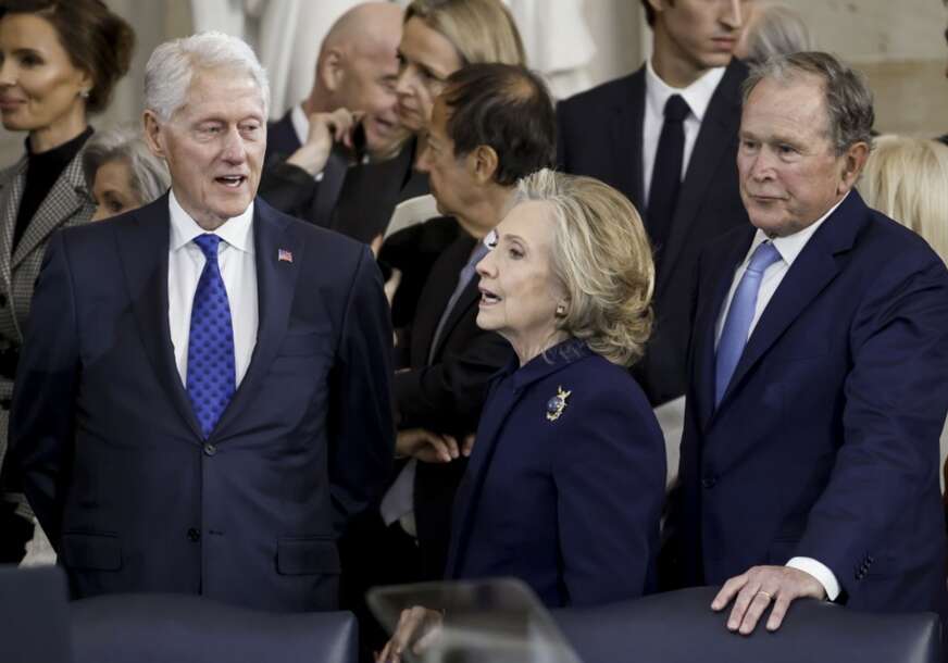 FOTO: EPA/SHAWN THEW / POOL
