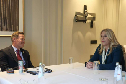 Cvijanović se u Minhenu sastala s ambasadorom  SAD-a pri UN Mikeom Waltzom