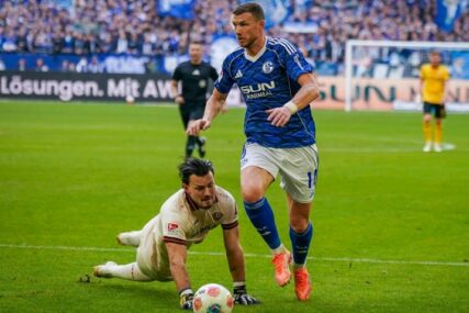 Nismo ni sumnjali: Edin Džeko ponovo strijelac za Schalke! VIDEO