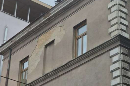 Jedna osoba povrijeđena u obrušavanju fasade na zgradi kod pijace Markale u Sarajevu