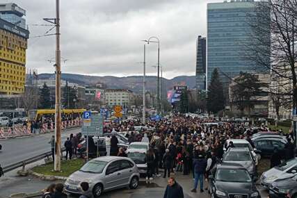 Građani se okupili kod tramvajske stanice: "Ovo je mogao biti svako od nas"