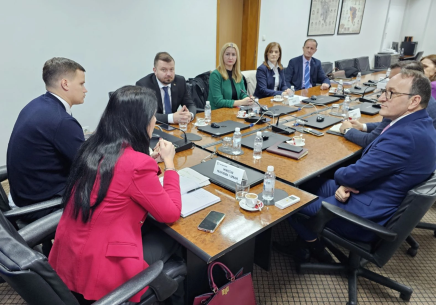 FOTO: PRESS VLADE TK