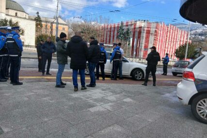 Predložen jednomjesečni pritvor za Irfana Karića koji se automobilom zaletio među demonstrante
