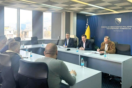 Peradari s područja Srebrenice godišnje proizvedu oko 1,5 miliona kljunova! Ministar Hrnjić održao sastanak