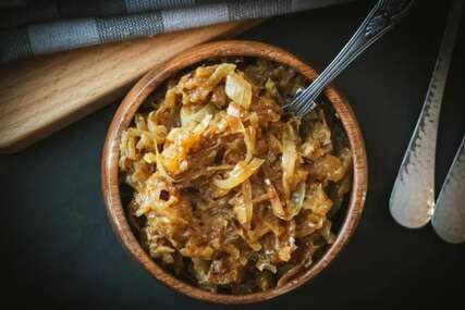 Recept za starinski prženi kiseli kupus, mnogo ukusniji i bolji od podvarka