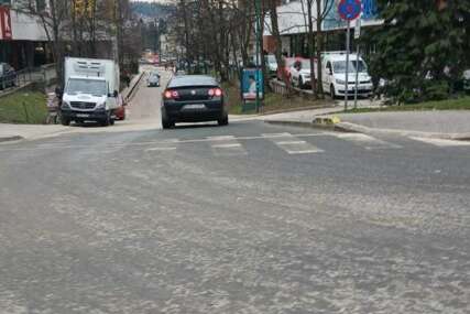 Komunalni redari KJKP RAD zbog prljanja saobraćajnice u Kranjčevićevoj ulici pokrenuli proceduru za kažnjavanje odgovornih