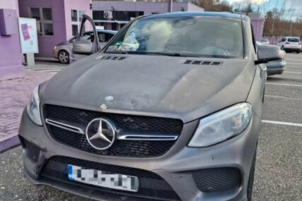 Oduzet Mercedes kojeg potražuje Interpol Njemačke, pronađene falsifikovane isprave