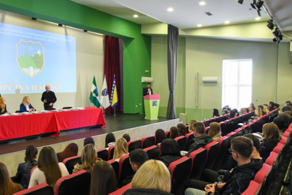 Općina Hadžići potpisala ugovore o stipendiranju 133 studenta i učenika
